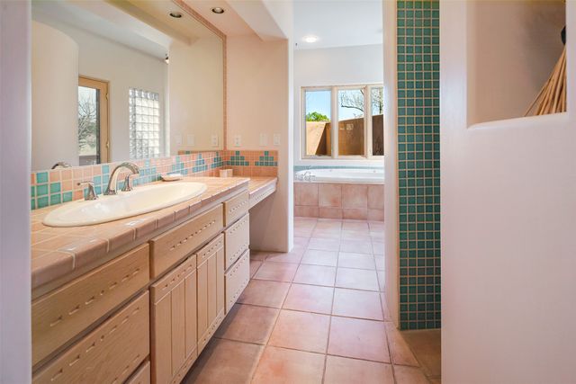 76 Amberwood Loop, Santa Fe, NM 87506