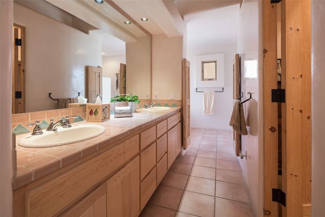76 Amberwood Loop, Santa Fe, NM 87506