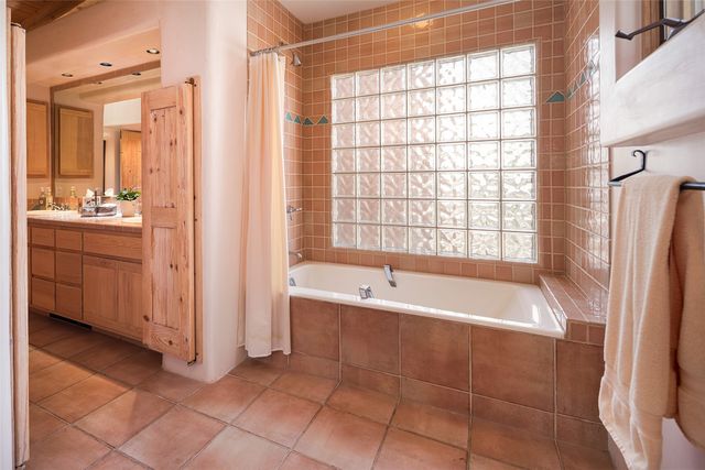76 Amberwood Loop, Santa Fe, NM 87506