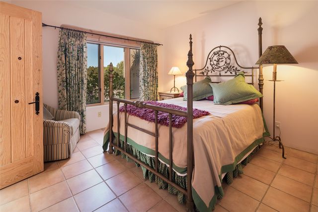 76 Amberwood Loop, Santa Fe, NM 87506