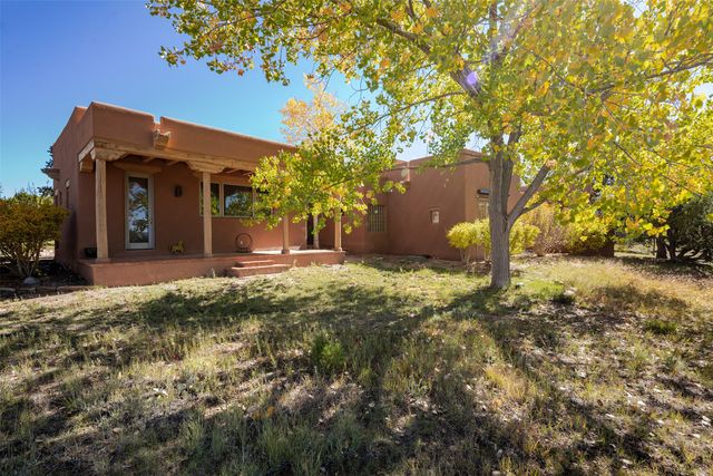 76 Amberwood Loop, Santa Fe, NM 87506