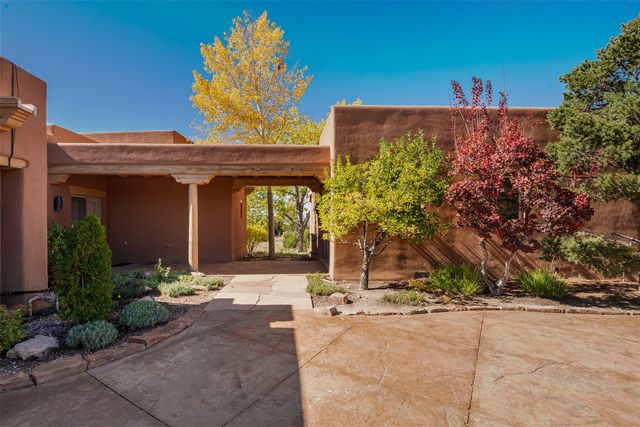 76 Amberwood Loop, Santa Fe, NM 87506