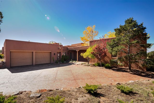 76 Amberwood Loop, Santa Fe, NM 87506