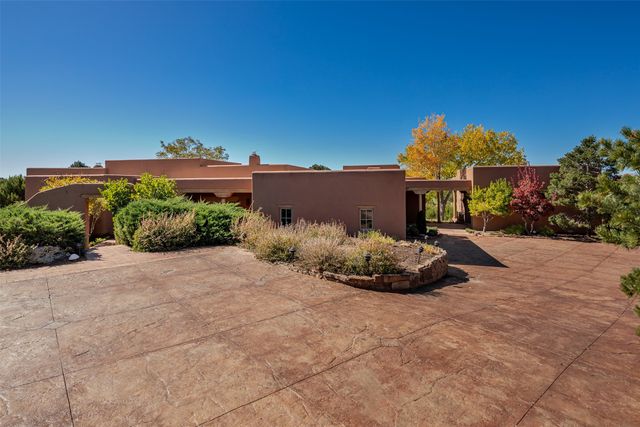 76 Amberwood Loop, Santa Fe, NM 87506