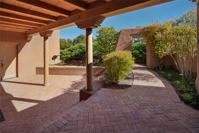 76 Amberwood Loop, Santa Fe, NM 87506