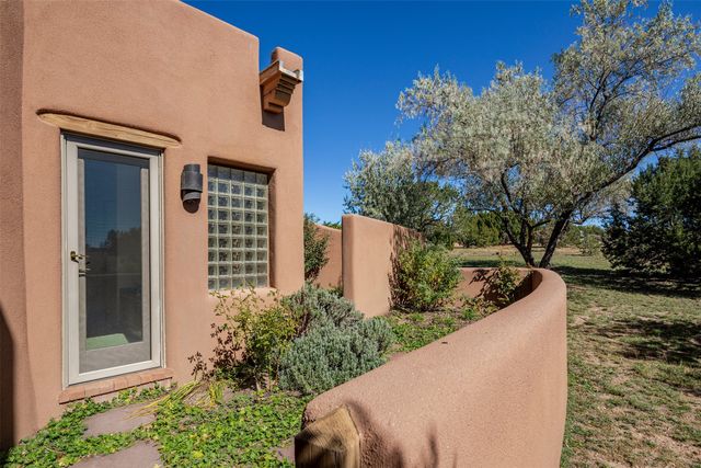 76 Amberwood Loop, Santa Fe, NM 87506