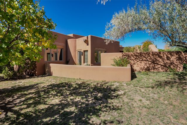 76 Amberwood Loop, Santa Fe, NM 87506
