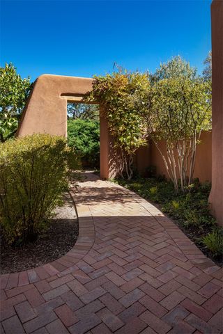 76 Amberwood Loop, Santa Fe, NM 87506