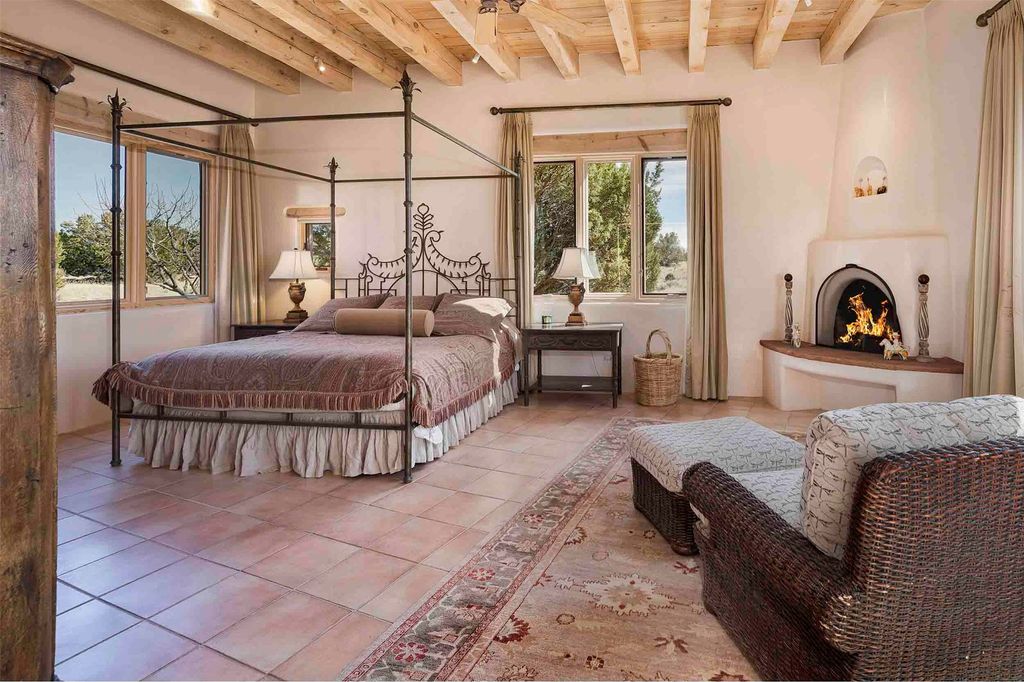 76 Amberwood Loop, Santa Fe, NM 87506