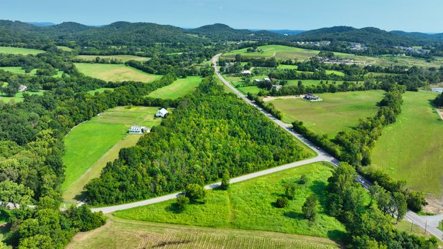 7725 Nolensville Rd, Nolensville, TN 37135