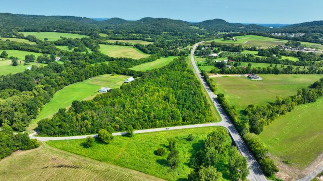 7725 Nolensville Rd, Nolensville, TN 37135