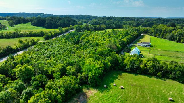 7725 Nolensville Rd, Nolensville, TN 37135