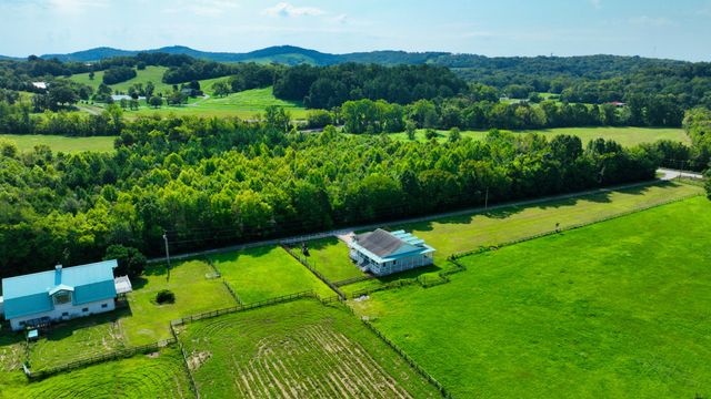 7725 Nolensville Rd, Nolensville, TN 37135