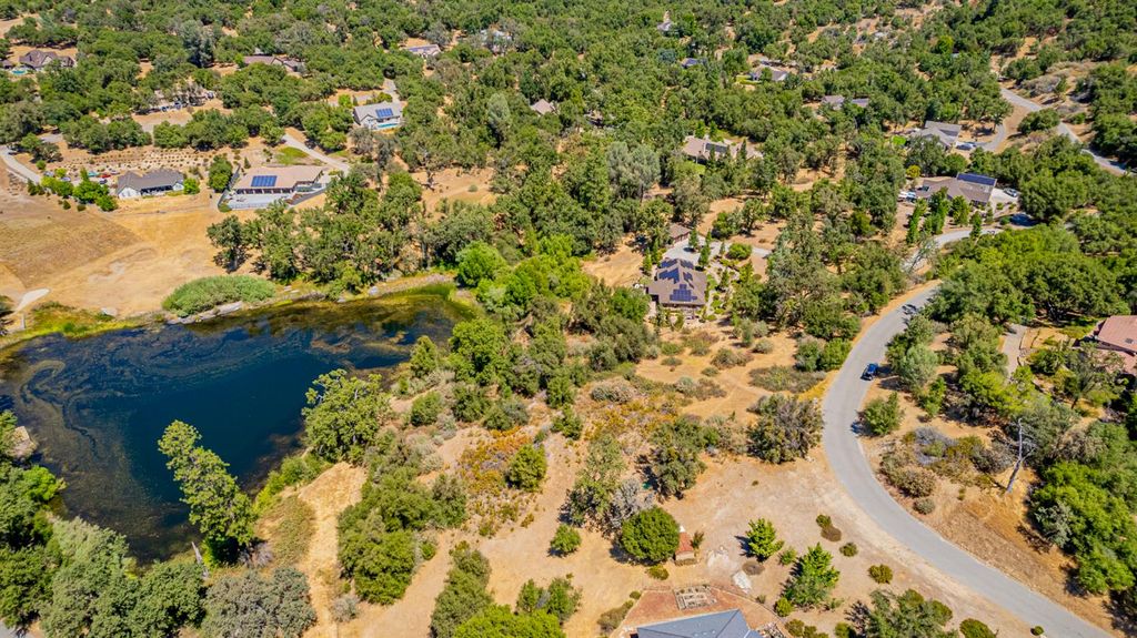 Image 10 of property listing at 16 Lulniu Lane, Ahwahnee, CA 93601