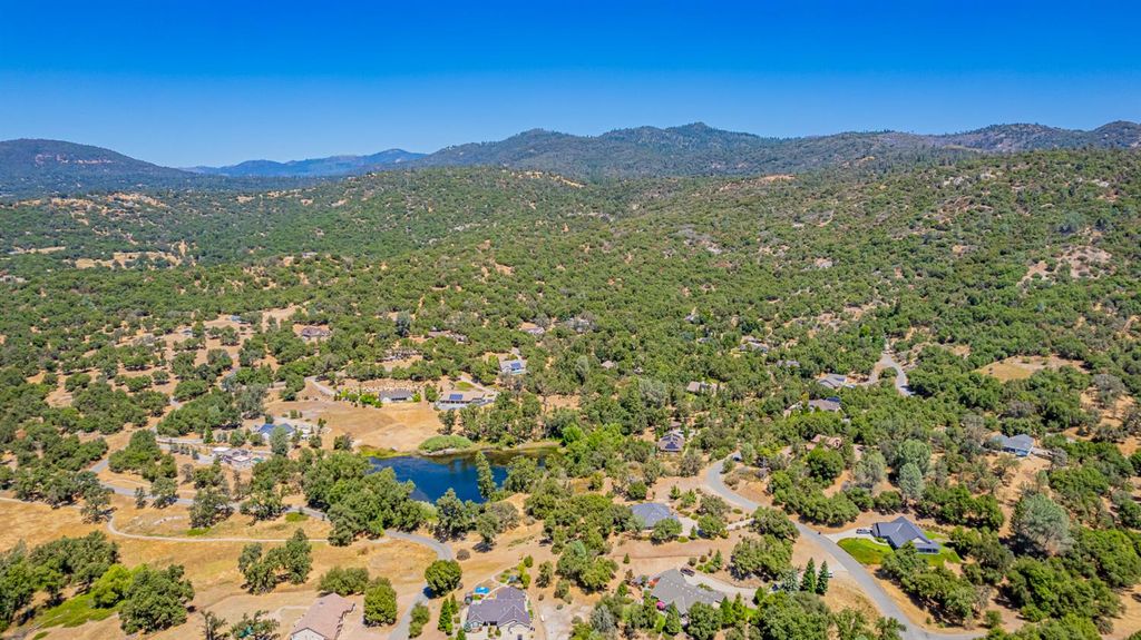 Image 11 of property listing at 16 Lulniu Lane, Ahwahnee, CA 93601