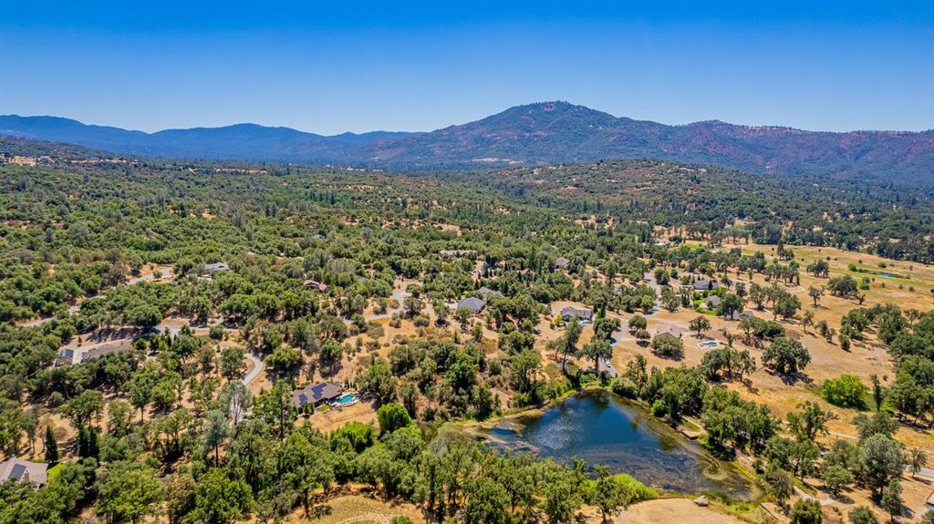 Image 12 of property listing at 16 Lulniu Lane, Ahwahnee, CA 93601