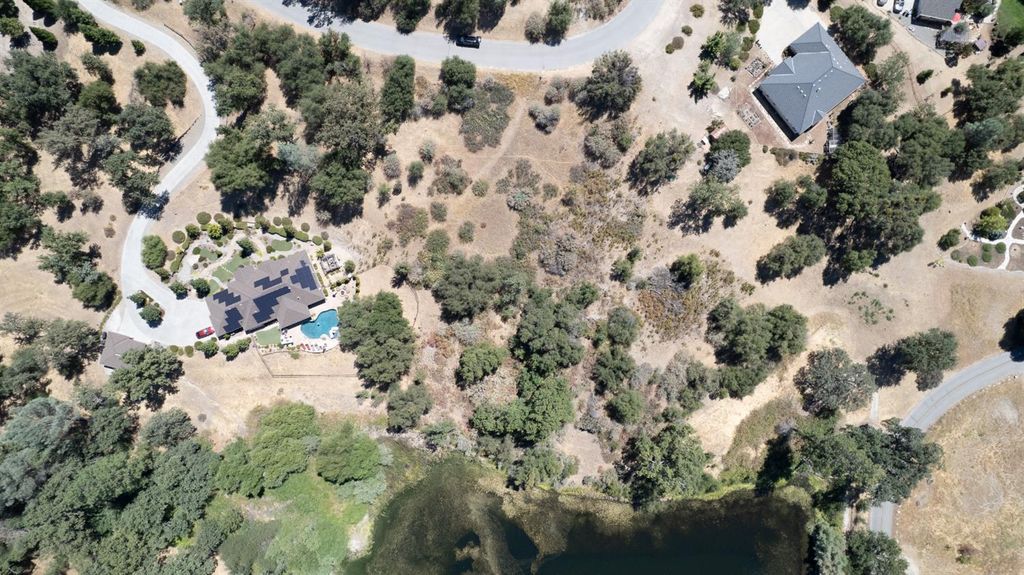 Image 13 of property listing at 16 Lulniu Lane, Ahwahnee, CA 93601