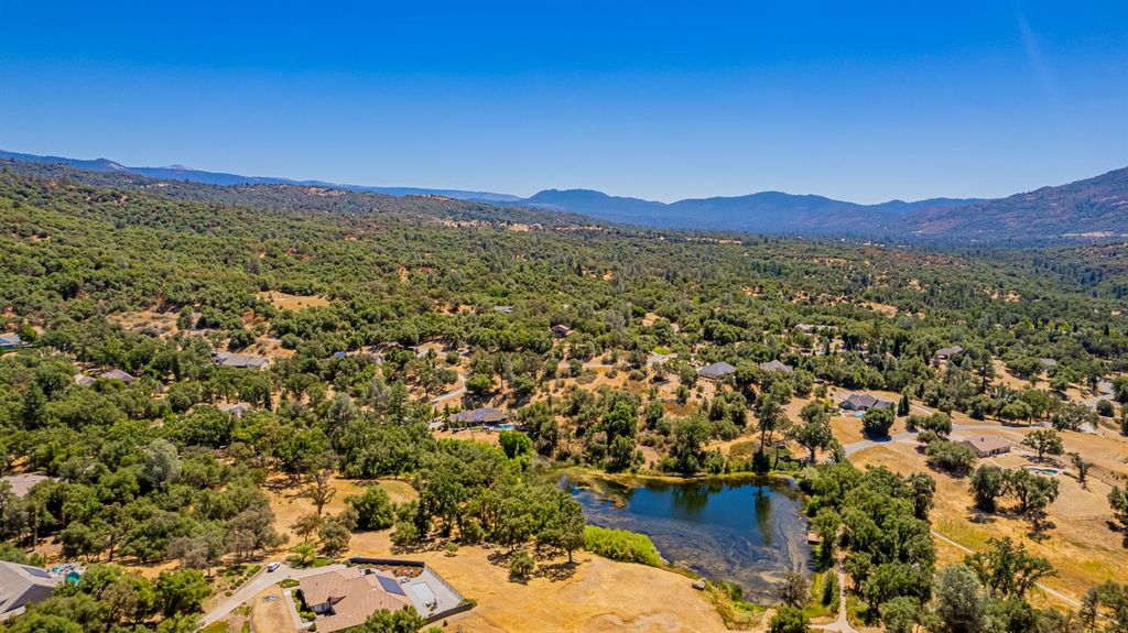 Image 14 of property listing at 16 Lulniu Lane, Ahwahnee, CA 93601