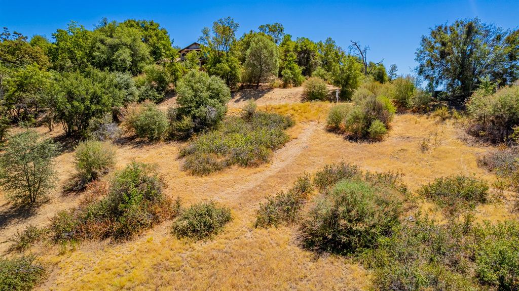 Image 16 of property listing at 16 Lulniu Lane, Ahwahnee, CA 93601