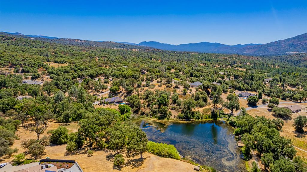 Image 9 of property listing at 16 Lulniu Lane, Ahwahnee, CA 93601