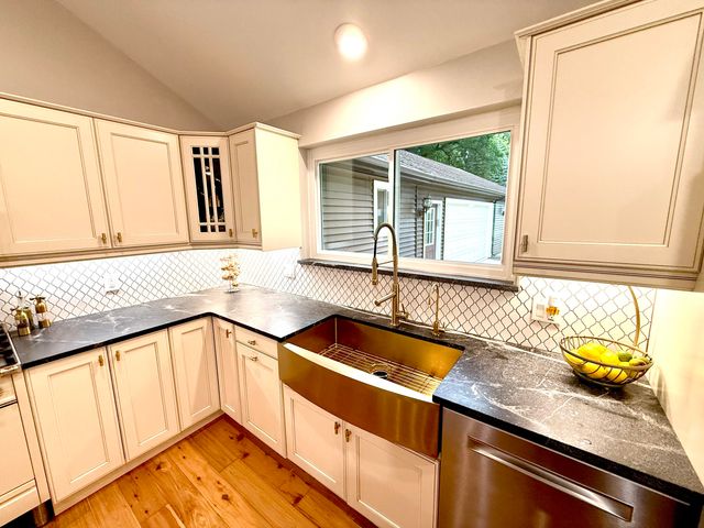 13955 Rattalee Lake Road, Springfield Twp, MI 48350