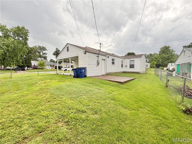 3441 Saint Clovis Lane, St Ann, MO 63074