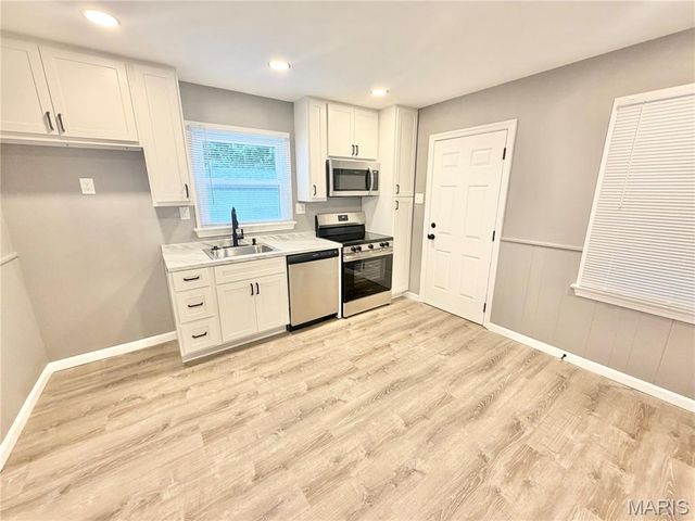 3441 Saint Clovis Lane, St Ann, MO 63074