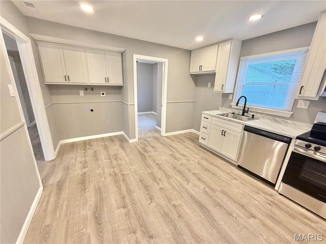 3441 Saint Clovis Lane, St Ann, MO 63074