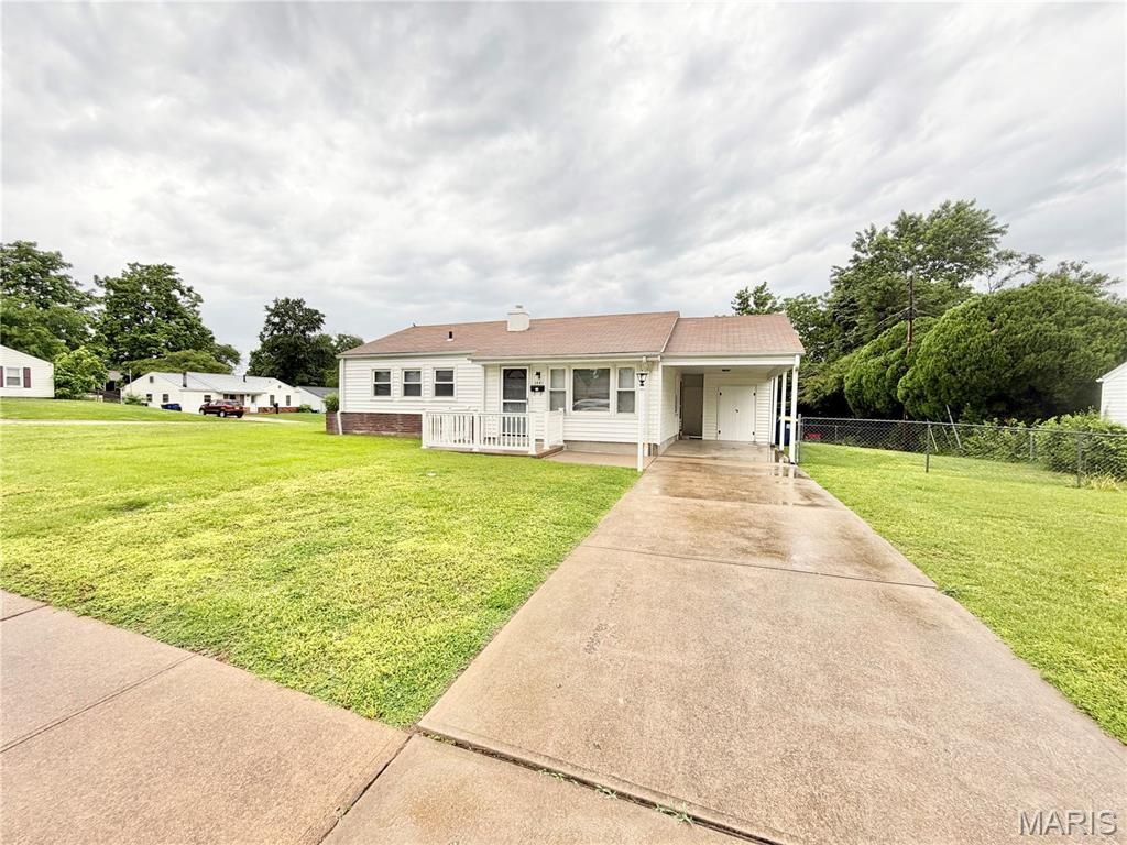 3441 Saint Clovis Lane, St Ann, MO 63074