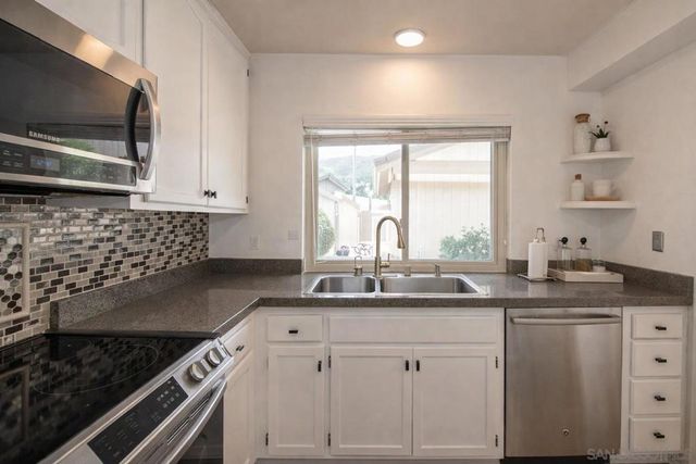 11124 Poblado, San Diego, CA 92127