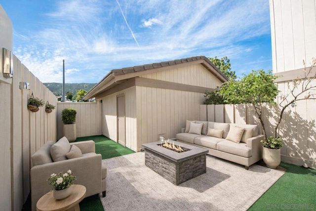 11124 Poblado, San Diego, CA 92127