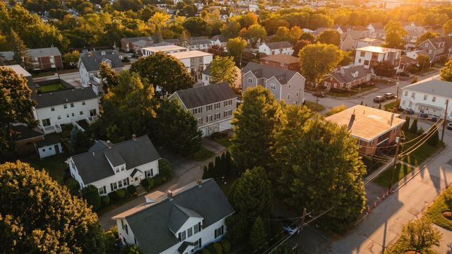 15 Parkers Ln 1, Waltham, MA 02453
