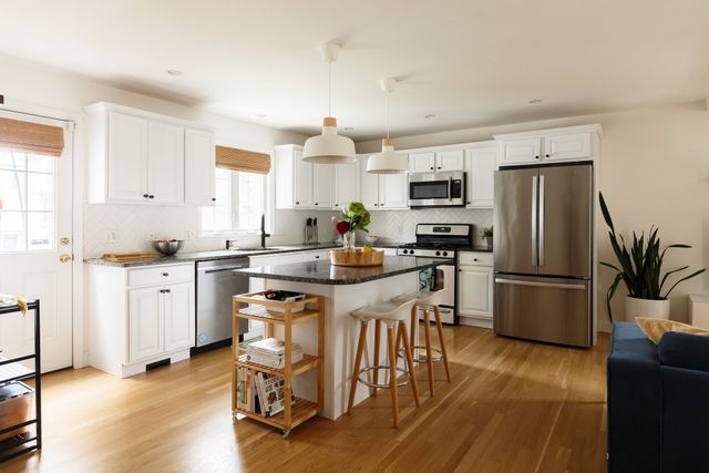 15 Parkers Ln 1, Waltham, MA 02453