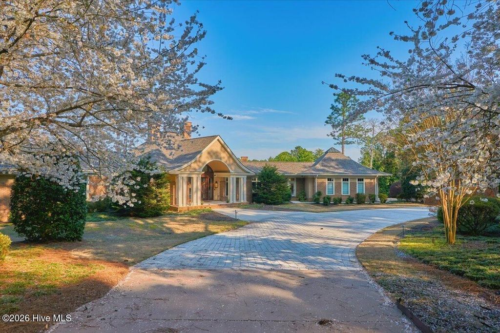 475 Lake Dornoch Drive, Pinehurst, NC 28374