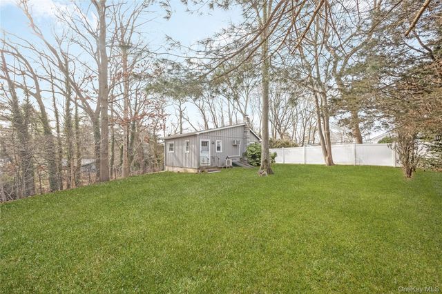 7 1st Street, Nesconset, NY 11767