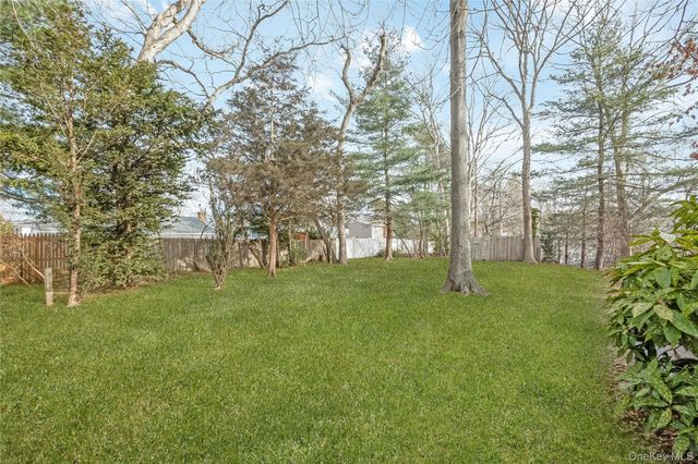 7 1st Street, Nesconset, NY 11767