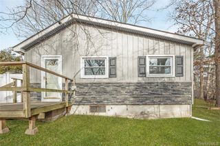 7 1st Street, Nesconset, NY 11767