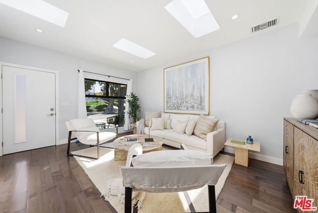 3629 Corinth Avenue, Los Angeles, CA 90066