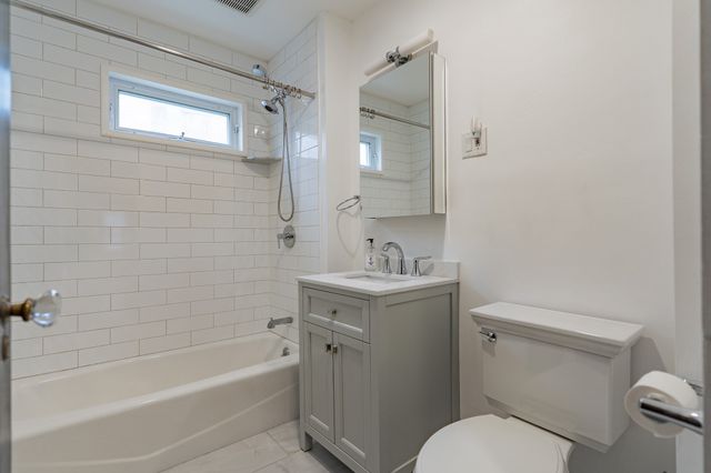 35 Rossmere 1, Newton, MA 02460