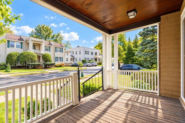 35 Rossmere 1, Newton, MA 02460