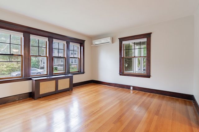 35 Rossmere 1, Newton, MA 02460