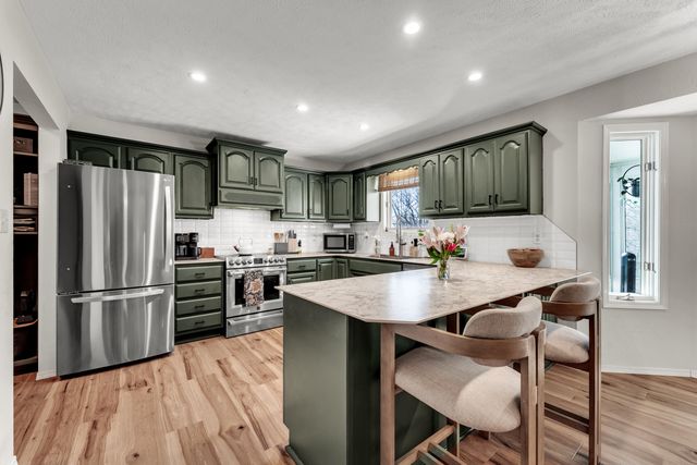 1963 S Oakview Lane, Nixa, MO 65714