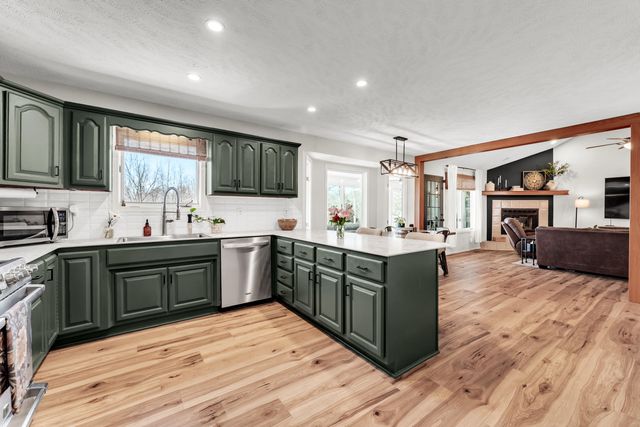 1963 S Oakview Lane, Nixa, MO 65714