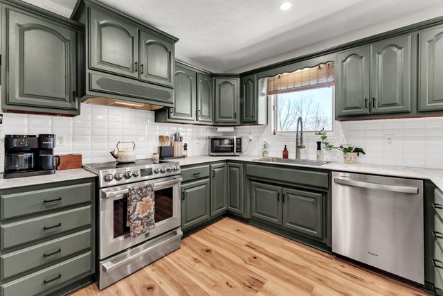 1963 S Oakview Lane, Nixa, MO 65714