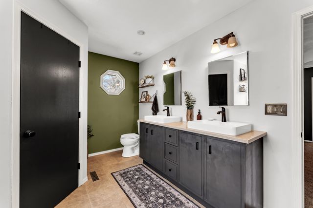 1963 S Oakview Lane, Nixa, MO 65714