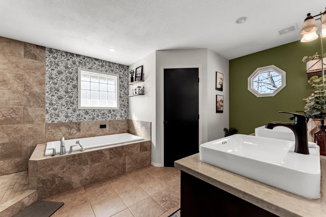 1963 S Oakview Lane, Nixa, MO 65714