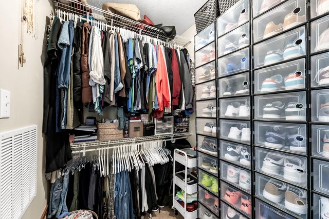 1963 S Oakview Lane, Nixa, MO 65714