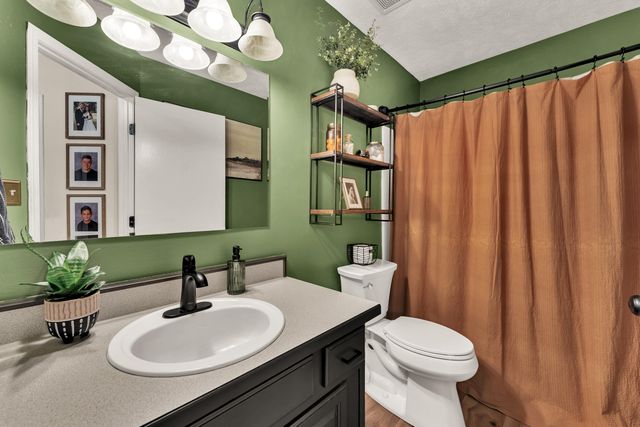 1963 S Oakview Lane, Nixa, MO 65714