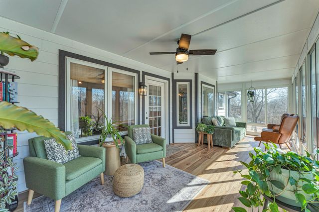 1963 S Oakview Lane, Nixa, MO 65714