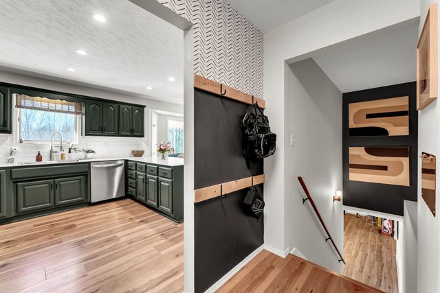 1963 S Oakview Lane, Nixa, MO 65714